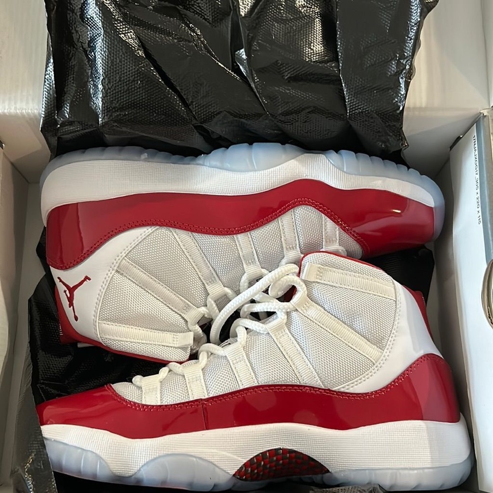 Air Jordon 11 retro gs cherry white